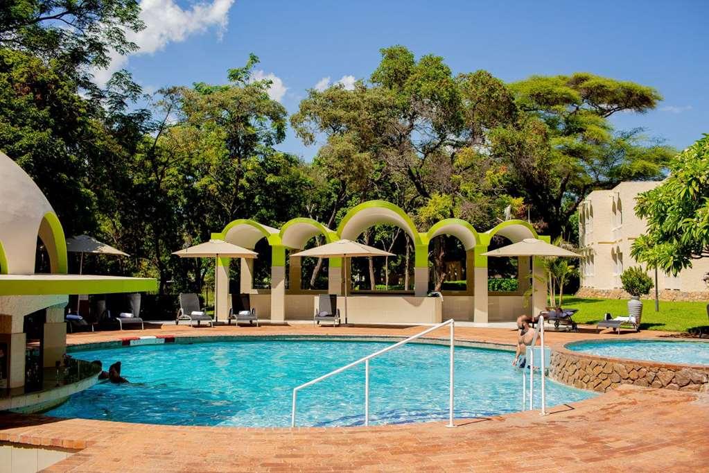 Victoria Falls Rainbow Hotel Экстерьер фото