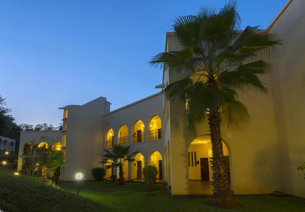Victoria Falls Rainbow Hotel Экстерьер фото