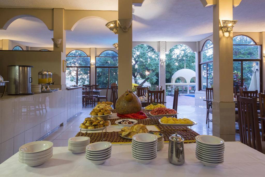 Victoria Falls Rainbow Hotel Экстерьер фото