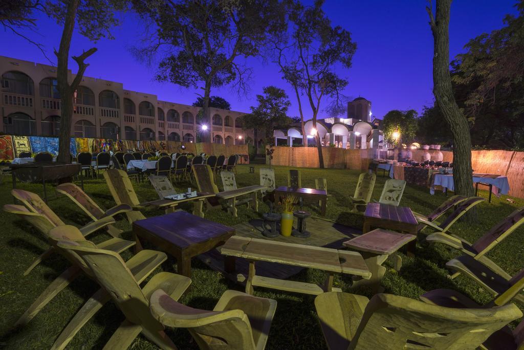 Victoria Falls Rainbow Hotel Экстерьер фото