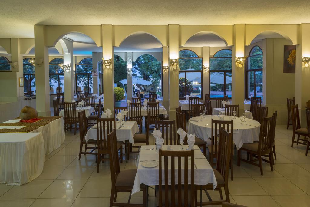 Victoria Falls Rainbow Hotel Экстерьер фото