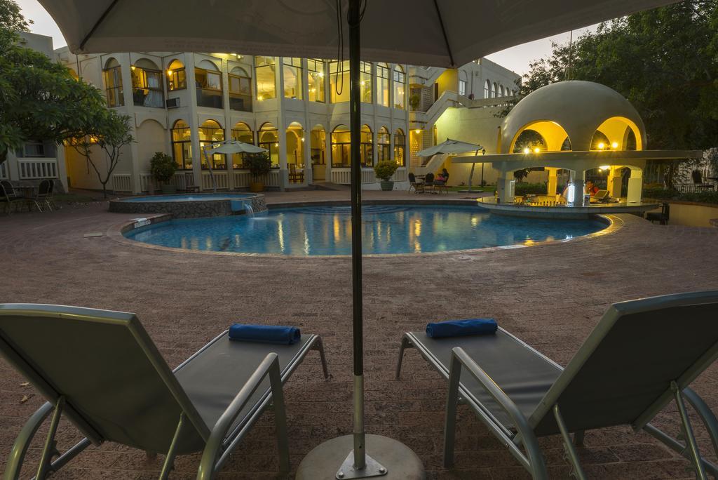 Victoria Falls Rainbow Hotel Экстерьер фото