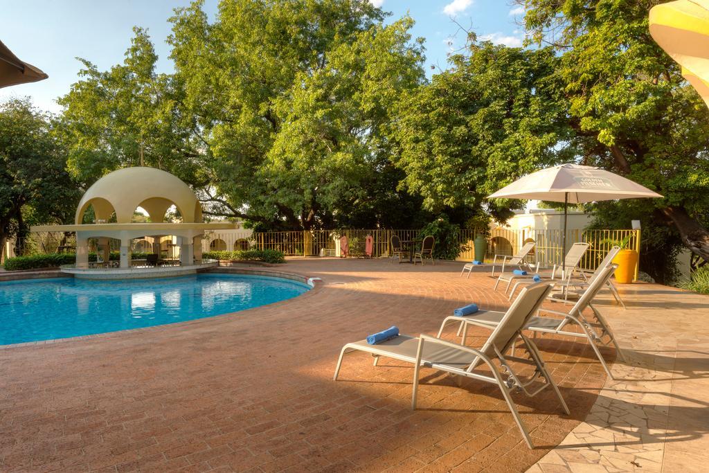 Victoria Falls Rainbow Hotel Экстерьер фото