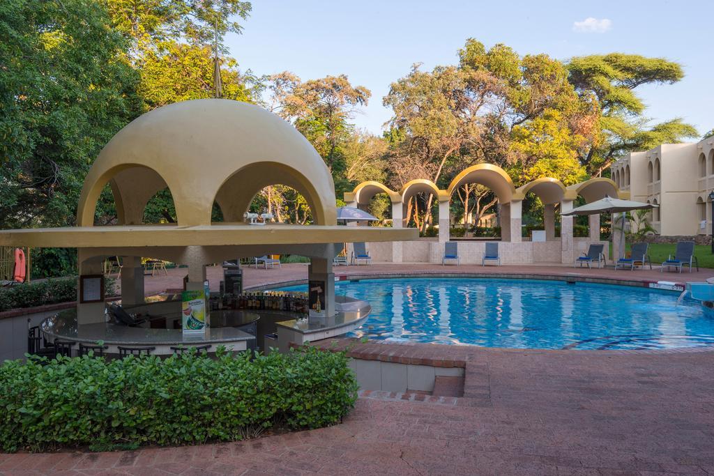 Victoria Falls Rainbow Hotel Экстерьер фото